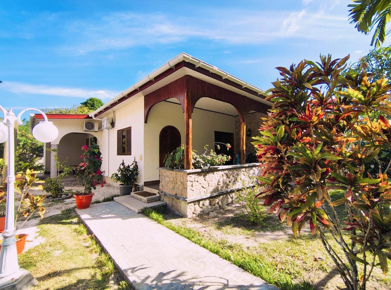 The Islander Hotel Grand Anse  Exterior photo